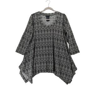 Premise Zig Zag Tunic L Black White Geometric Asymmetrical Shark Bite 3/4 Sleeve
